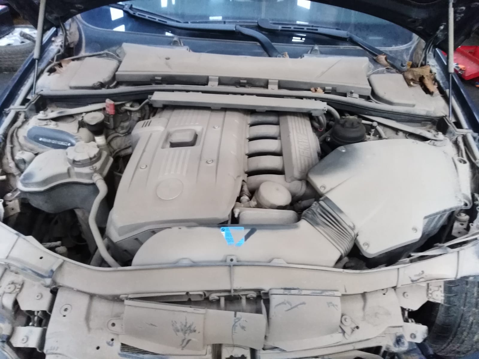 MUñON BMW 325 2006  USADO  EN DESARME